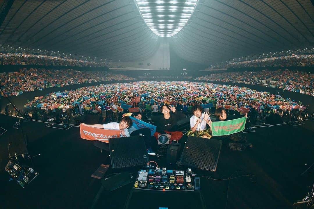 マカロニえんぴつさんのインスタグラム写真 - (マカロニえんぴつInstagram)「_  アリーナツアー東京公演（国立代々木競技場第一体育館） お越しいただいた皆さん、ありがとうございました‼️🙏✨  DAY1📸①  photo by 酒井ダイスケ @imdaisukesakai  #マカロックツアー #マカロックツアーvol16 #大人の涙 #マカロニえんぴつ」11月21日 2時09分 - macaroniempitsu_official