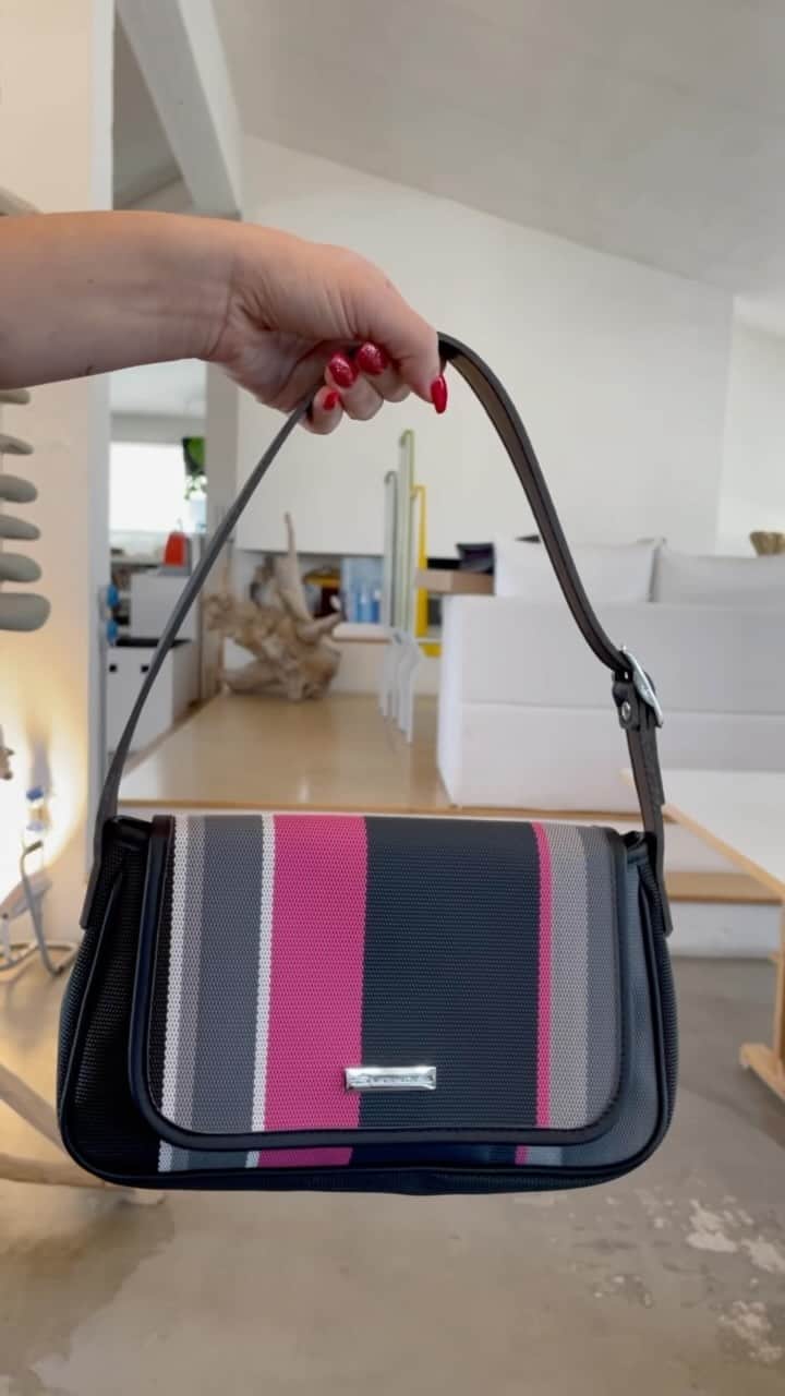 ブランディーナのインスタグラム：「L’Happy Brandina to You continua online: fino al 26 novembre, risparmia il 30% su ogni acquisto.   E se ordini di più, il soggiorno al Castello di Granarola è tuo! 👜🏖️  #Brandina #BrandinaTheOriginals #BrandinaLovers #HappyBrandinaToYou #hbtu23 #SempreInVacanza」