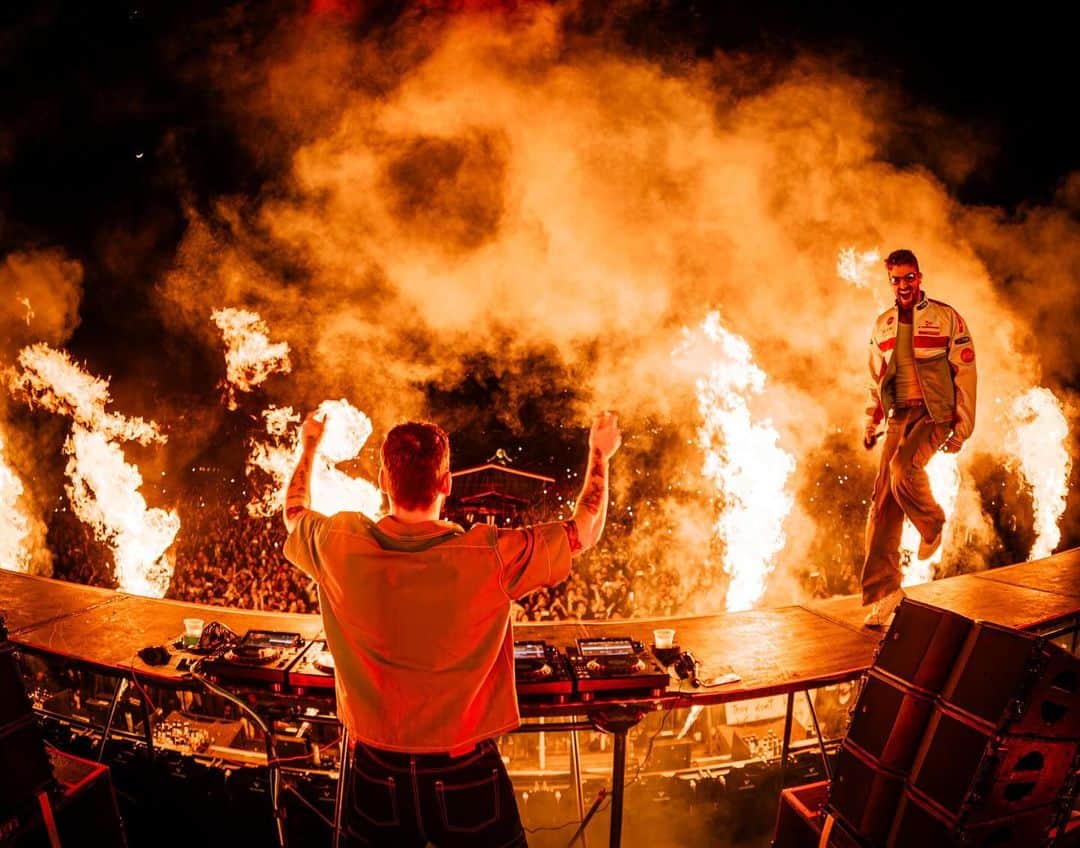 The Chainsmokersさんのインスタグラム写真 - (The ChainsmokersInstagram)「this was the craziest back drop for a festival. León MUCHAS GRACIAS QUE ONDA」11月21日 2時14分 - thechainsmokers