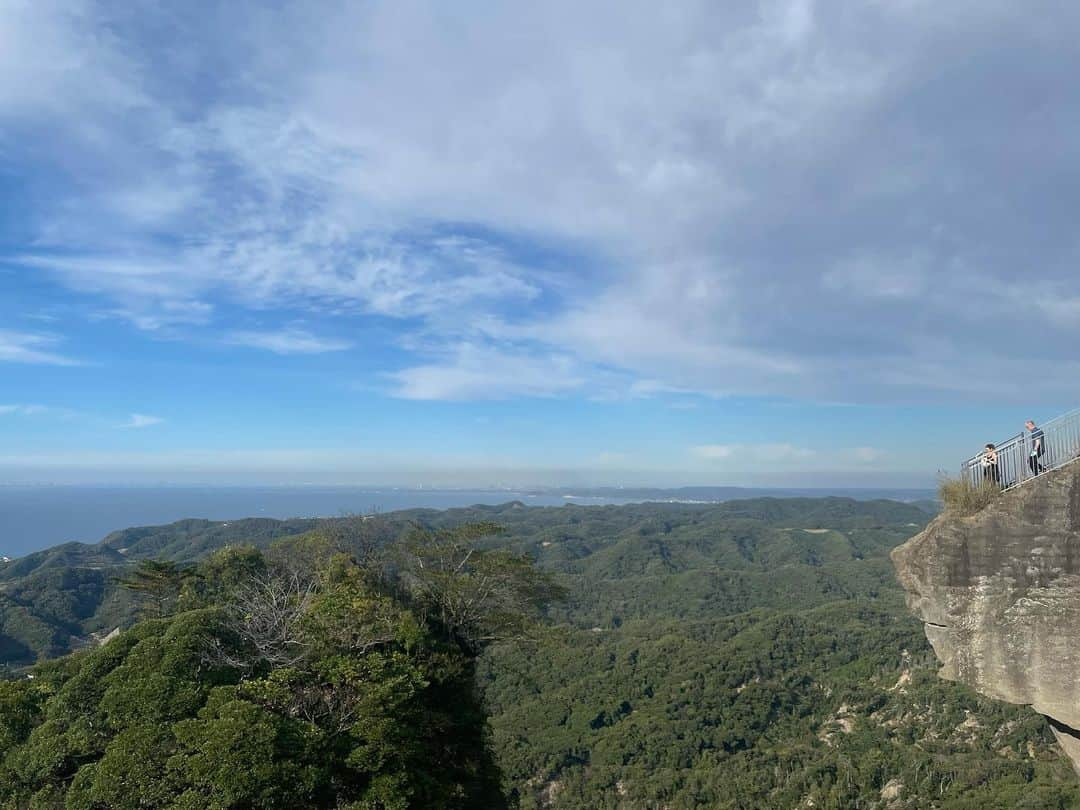 北内みさとさんのインスタグラム写真 - (北内みさとInstagram)「初海ほたる　初#鋸山　 #地獄のぞき　⛰️ #日本一大きい大仏 ⛩️ ロープウェイ🚡で登り 徒歩90分コースでした🚗○°  ゆきみさん肝すわってます🙋‍♀️ 崖まで行けるなんてすごい🎂🌼  #千葉 #鋸山ロープウェイ」11月21日 2時35分 - unyn1992