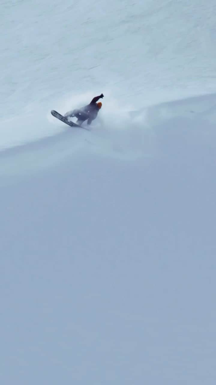 ステール・サンドベックのインスタグラム：「SnOwBoArDinG🤍  🎥: @view__finder_」