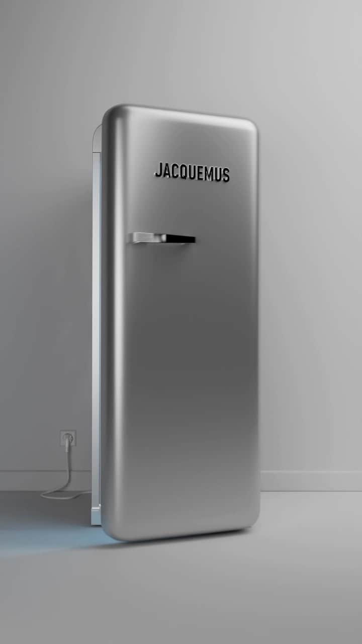 ジャックムスのインスタグラム：「Silver delivery on jacquemus.com」