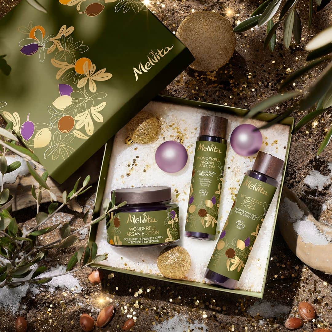 Melvita Officialのインスタグラム：「Des merveilles issues de la nature ✨  Découvrez l'Argan collection issue de la nature marocaine !  Pourquoi cette gamme est une merveille ?  ✨ C’est une merveille pour la peau grâce aux propriétés revitalisantes de l'argan.​ ✨ C'est une merveille pour la planète car les packagings ont été upcyclés.​ ✨ C'est une merveille pour nos communautés car l'argan est certifié Fair for life​.  Notre nouvelle collection est disponible sur Melvita.fr」