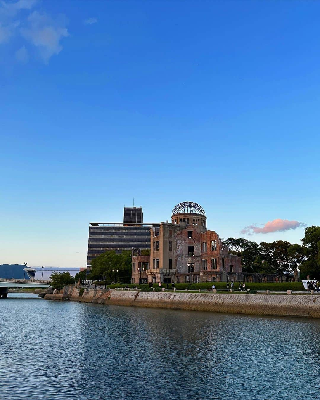 新田朝子のインスタグラム：「☁️ .  What is war? What is peace? What have we learned from the past? What can we do as human beings/Japanese? What could humanity be?  My second visit was just before things started in the region.  #Hiroshimapeacememorial #Hiroshima #Japan  #原爆ドーム #広島 #日本 #時差投稿」