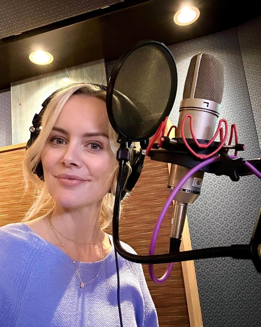 ヘレナ・マットソンのインスタグラム：「So happy to be back to work after months of strikes!! Having a blast recording intense episodes of a highly anticipated new animated Netflix series.  #comingsoon」