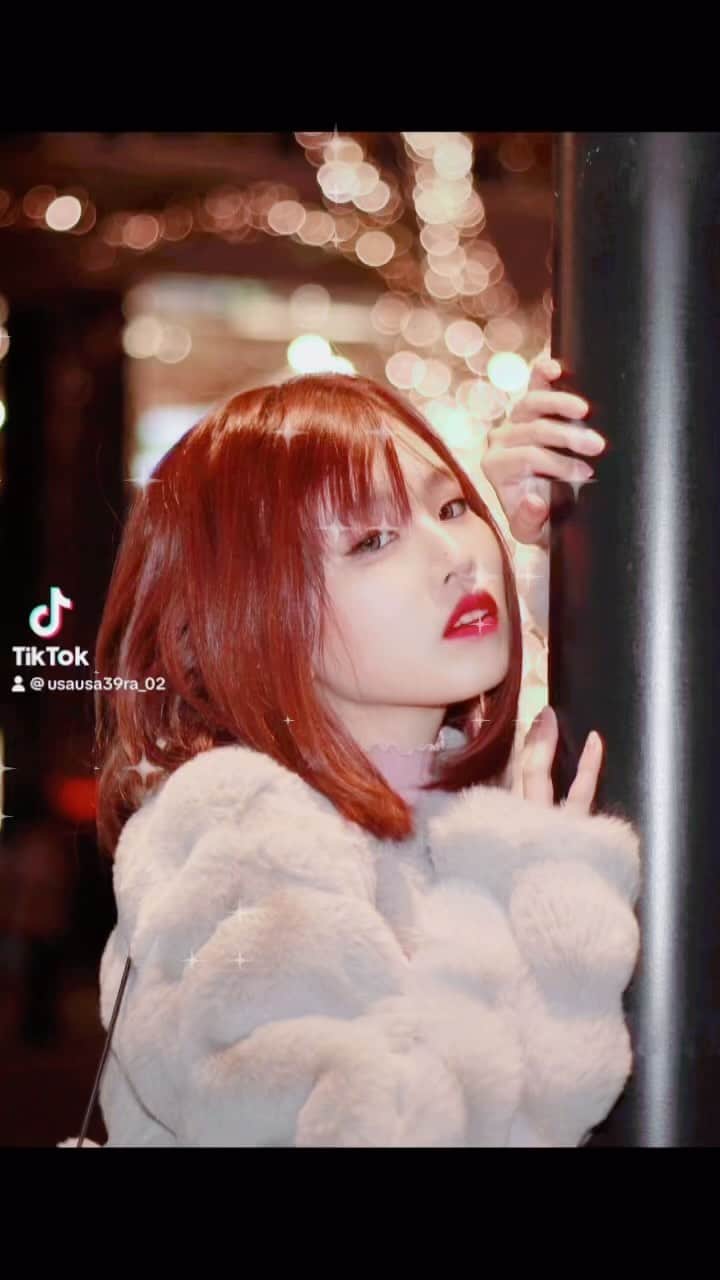のインスタグラム：「気分はすでにクリスマス🎄 丸の内のイルミネーションで私とデートしない？」