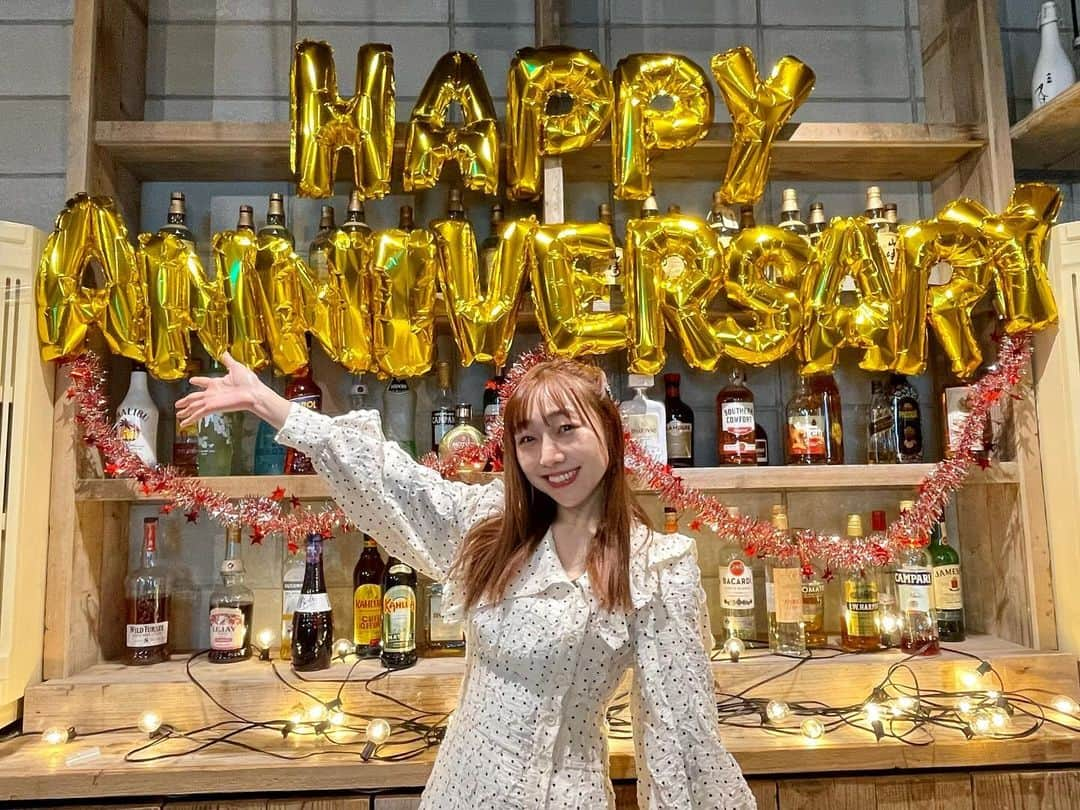 須田亜香里のインスタグラム：「11月14日はデビュー14周年でした🎉 同時にファンクラブ #あかりさんの頭の中 結成から丸一年。 当日はファンクラブ配信だからこそ初めてやろうと思ったことをしました🤭 そして大好きな方々と大好きな仕事をたくさんした週になりました🎙️  フォトエッセイ #がんこ には詳しく書いていますが、私が大好きなお仕事の一つがラジオです。 アイドルになって苦戦したのも自分を救ってくれたのもラジオ。 そんなご縁もあってなのか？この1週間は素敵な皆様の番組にたくさん出られて幸せな1週間でした。  #笑福亭鶴光のオールナイトニッポンtv  #爆笑問題の日曜サンデー #ビバリー昼ズ  #あさこ佳代子の大人なラジオ女子会  そして23歳からずっとお世話になっているMBSラジオでレギュラー3年目の深夜ラジオ オレたちゴチャまぜっ集まれヤンヤン。  他にもテレビロケなどもバタバタでしたが、好きと夢が詰まった最高のデビュー14周年ウィークでした。 喜びを共有してくれたり、番組を聴いたりお便りしたり、色んな形でついてきてくれるファンの方がいることを、各番組さんからもにっこりしていただけて、鼻高々です🥰 大好きな人たちが褒められるのはやっぱり嬉しい。  今レギュラーのラジオ番組は3本。 どれもテイストが違って大切な居場所です。  🍎FM AICHI 毎週火曜20:30〜  #須田亜香里の部屋  🌈第2.4木曜 アスナル金山公開録音 FMAICHI毎週金曜20:30〜 アスナルトレジャー（#アストレ）  🌝MBSラジオ毎週土曜25:30〜生放送  #ゴチャ15  グループ卒業から一年でここまで忙しくさせていただけるとは…本当に夢のようです。  これからも素敵な経験をプレゼントしてくださるスタッフの皆さまとのご縁を噛み締めて頑張ります。 そして大好きなファンの皆様への感謝を込めて心を届けますので、よろしくお願いします🕊️♡」