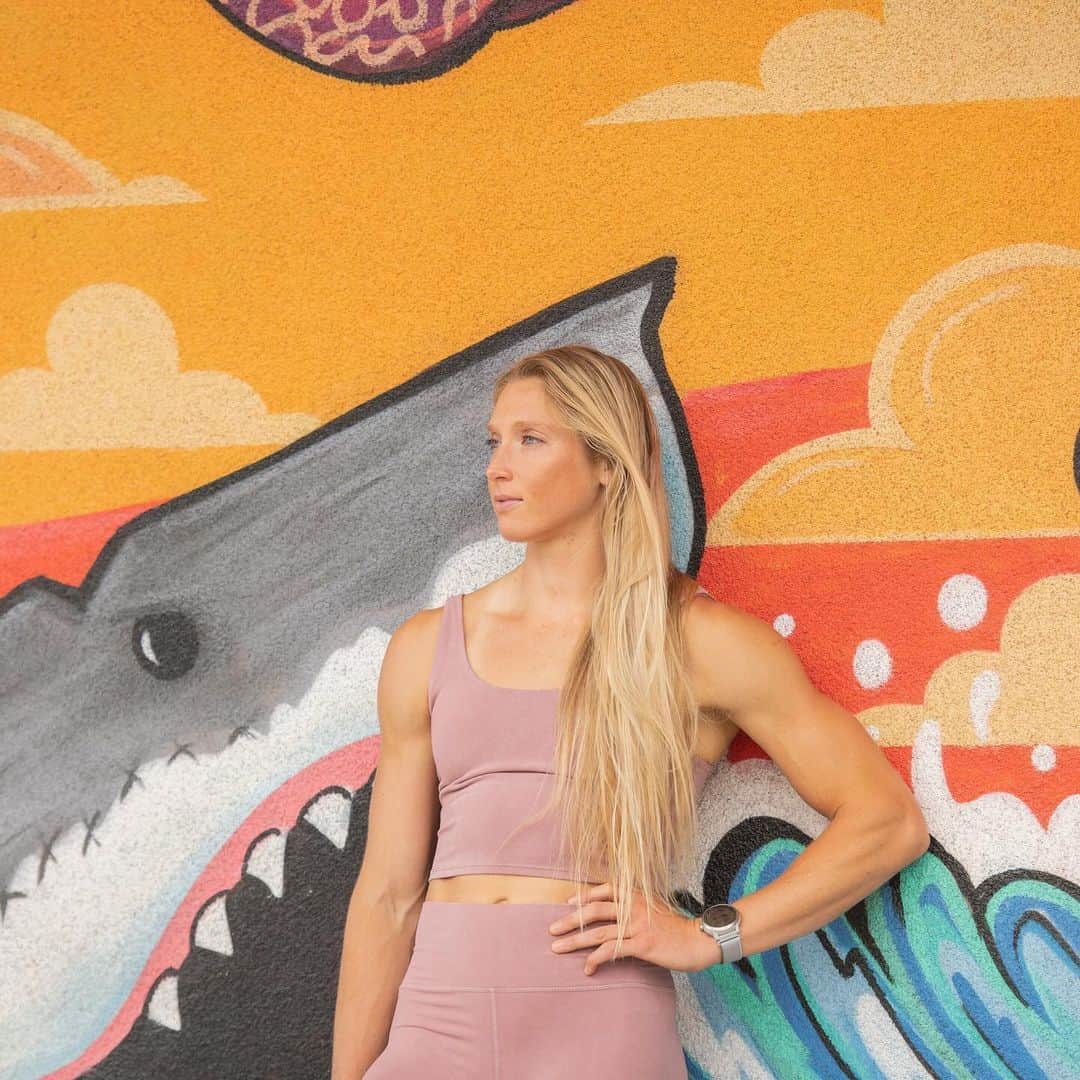 カーリー・ウォパットのインスタグラム：「Harsh reality: it’s a “be the shark” or “be the shark bait” kind of world out there.   This is a reminder to know your worth, play life big, and stay hungry. 🦈  #betheshark  📷: @operaplacestudio」