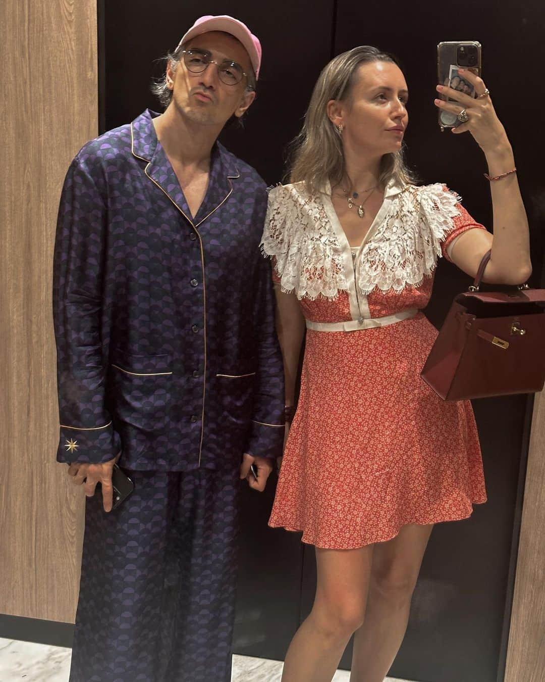 Nataly Osmannのインスタグラム：「Our elevator looks 😂🤍 Лифто луки -маленькая жизнь 😂」