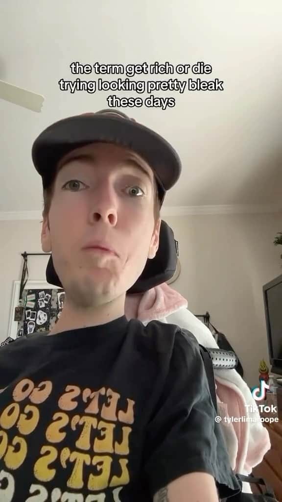 マンディ・パティンキンのインスタグラム：「Watch full video @perfectunion   Disabled people are only able to have $2,000, max. Anything over and their benefits (the money they need to survive) are at risk. But there’s a new law could raise that cap to $10,000. And it would change lives. Sign the petition at the link in our bio! Original creator: tylerlimaroope」