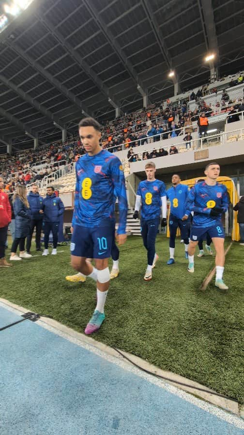 サッカー イングランド代表チームのインスタグラム：「Stepping out for warm-ups 🔥」