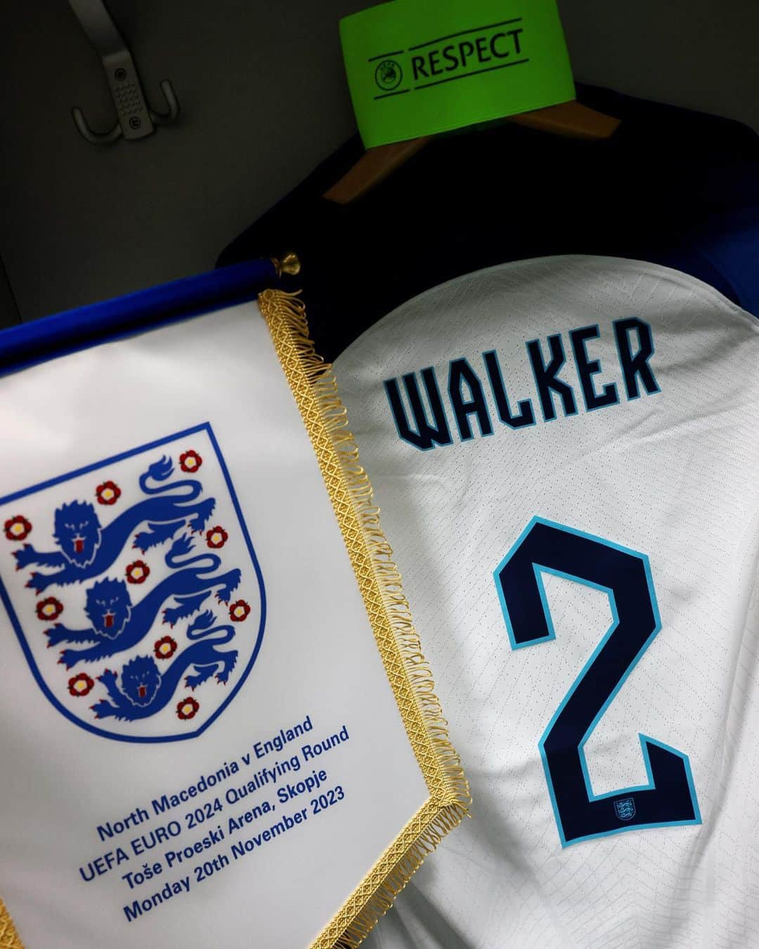 サッカー イングランド代表チームのインスタグラム：「🏴󠁧󠁢󠁥󠁮󠁧󠁿 👏 Captaining the #ThreeLions for the first time.」