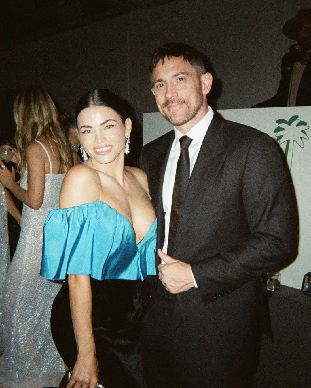 ジェナ・ディーワンさんのインスタグラム写真 - (ジェナ・ディーワンInstagram)「Why did we ever stop using disposable cameras?!」11月21日 4時10分 - jennadewan