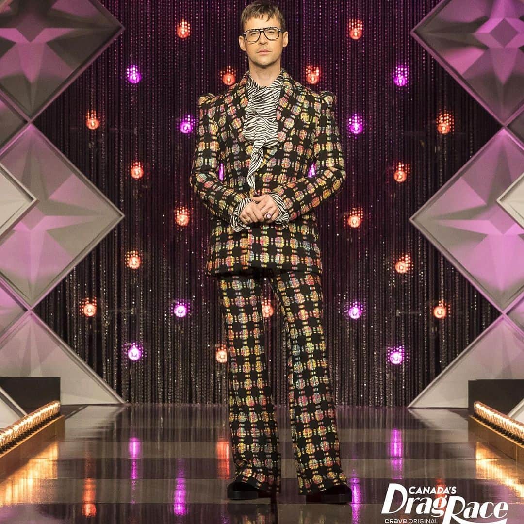 ブラッド・ゴレスキーのインスタグラム：「This week on @canadasdragrace is bangin’ 💥 Full look by @palomospain  Boots by @louboutinworld  Grooming by @jukka333  Photos by @asquaredphoto」