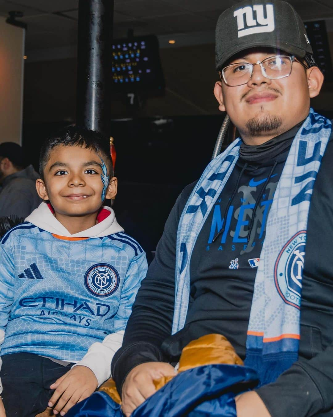 ニューヨーク・シティFCさんのインスタグラム写真 - (ニューヨーク・シティFCInstagram)「Bowling with the Blues 🎳  Scenes from an End of Season celebration with our City Members 📸 #DaleNewYork」11月21日 4時21分 - nycfc