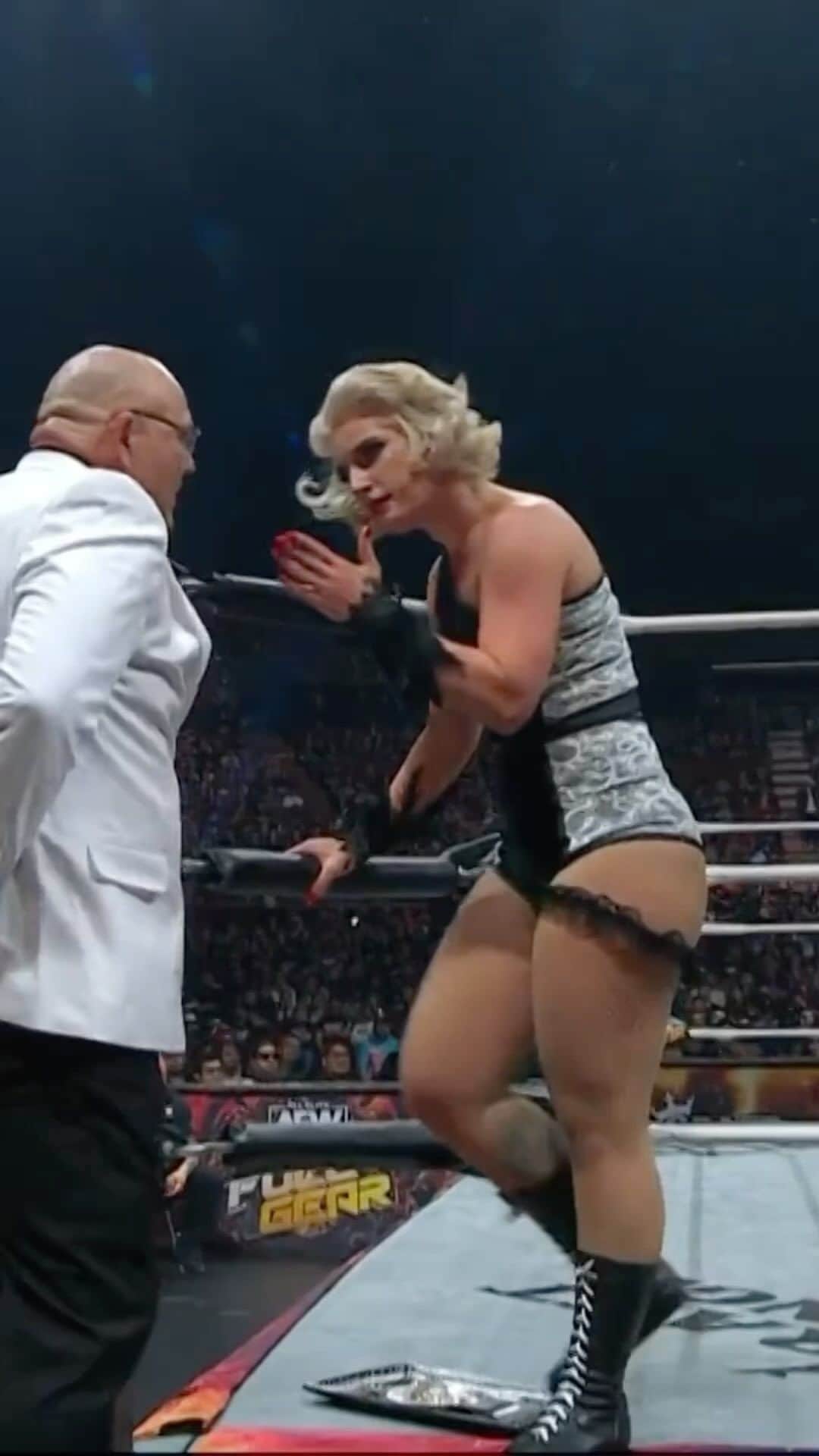 トニー・ストームのインスタグラム：「Watch for the shoe! 👠   Order the #AEWFullGear PPV replay right now! 🔗 allelitewrestling.com/watch-full-gear-2023 📱 aewevents.com/Full-Gear」