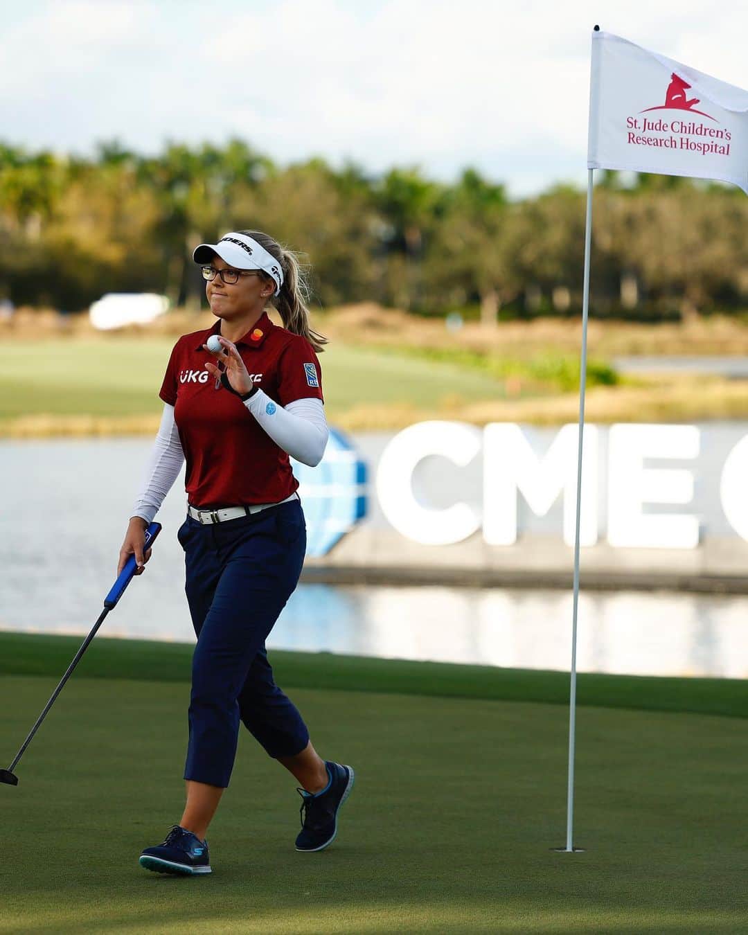 ブルック・ヘンダーソンのインスタグラム：「CME Group Tour Championship  Fun week and 12th place finish! 👍🏻  Congrats @amyyanglpga ! 💙🎉😁 👏🏻   #racetocmeglobe  @cmegrouptourchamp」