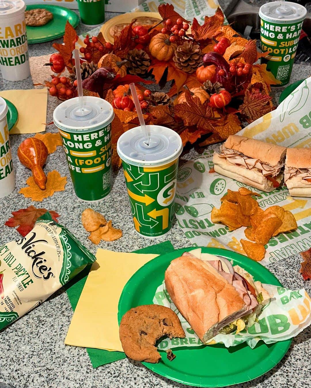 Official Subwayさんのインスタグラム写真 - (Official SubwayInstagram)「Turkey Day with the squad went up 🦃 Thankful that catering boxes exist.  Advance notice may be required for catering orders.」11月21日 4時47分 - subway