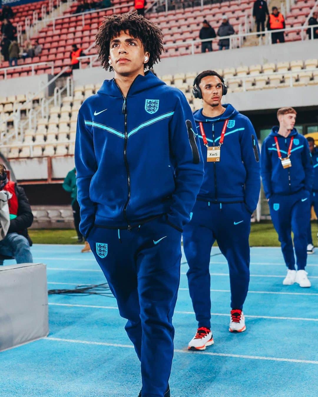 マンチェスター・シティFCのインスタグラム：「What a year it's been for Rico Lewis! 🤯  🩵 Senior debut for City ⚽️ First City goal 🙌 UCL debut 👏 Our youngest ever player to score in the UCL 🏆 Treble winner 🏴󠁧󠁢󠁥󠁮󠁧󠁿 Senior @england debut」