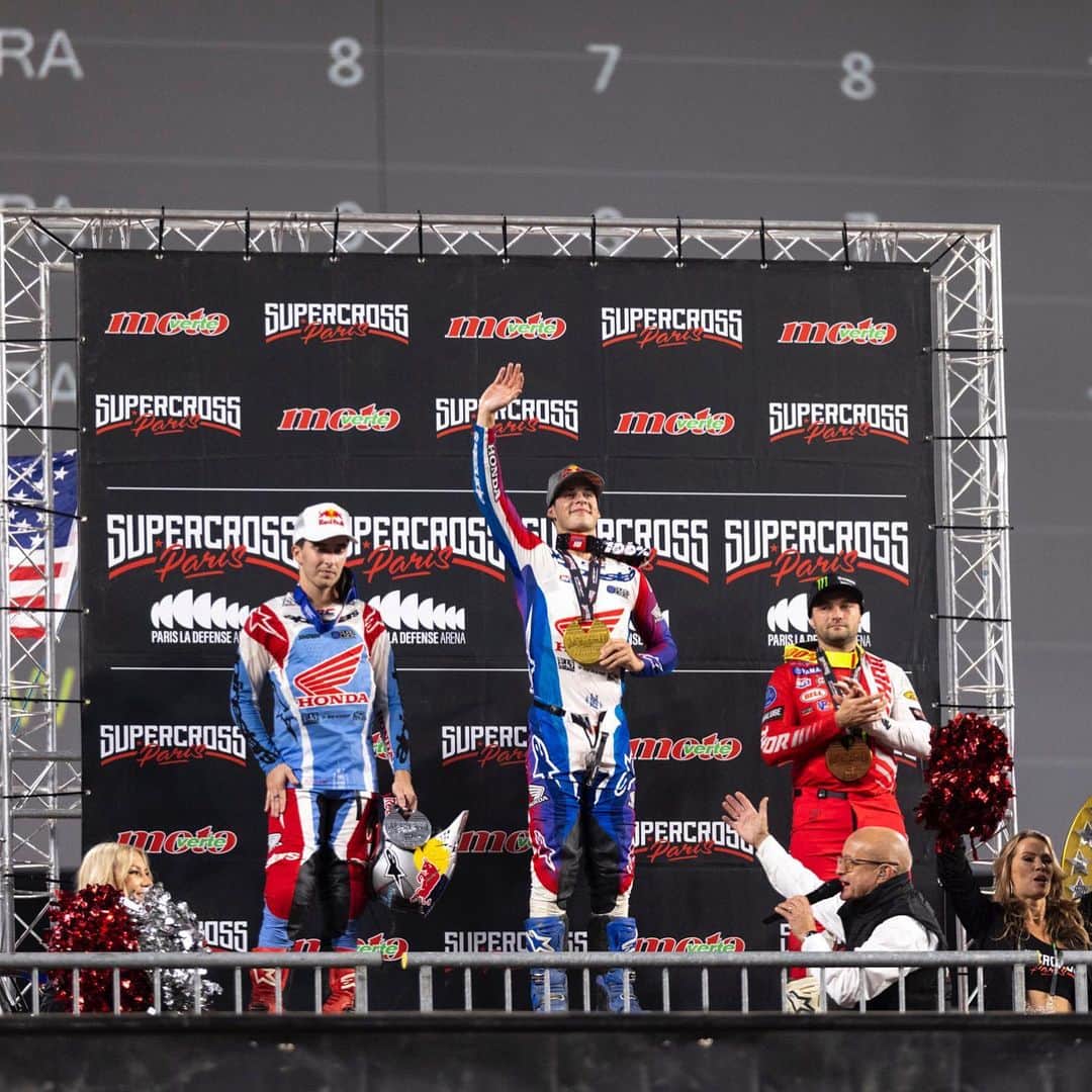 Racer X Onlineさんのインスタグラム写真 - (Racer X OnlineInstagram)「In Paris, Hunter and Jett finally raced on 450s, and it was close! After a few last-lap-last-turn battles, and even Jett knocking Hunter down after the whoops, they're still good. Said Hunter: "After [the race], he was pissed at himself because he said he got kicked out of the whoops and kind of [messed] up. So, he said that's what happened. I haven't seen it yet, but that's what happened, we're good enough to know that we're not gonna lie to each other, you know? So, yeah, it is what it is, whatever. I'm sure he'll be on the the short end of the stick sometimes somewhere in the future. That's racing."」11月21日 4時49分 - racerxonline