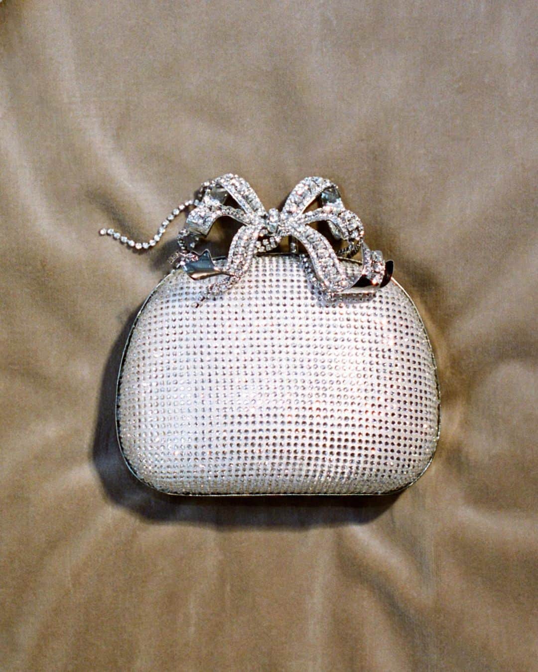 SELF PORTRAITのインスタグラム：「The Bow Bag, Paris 2023  Complete your nightime look with our bow encrusted accessories.」