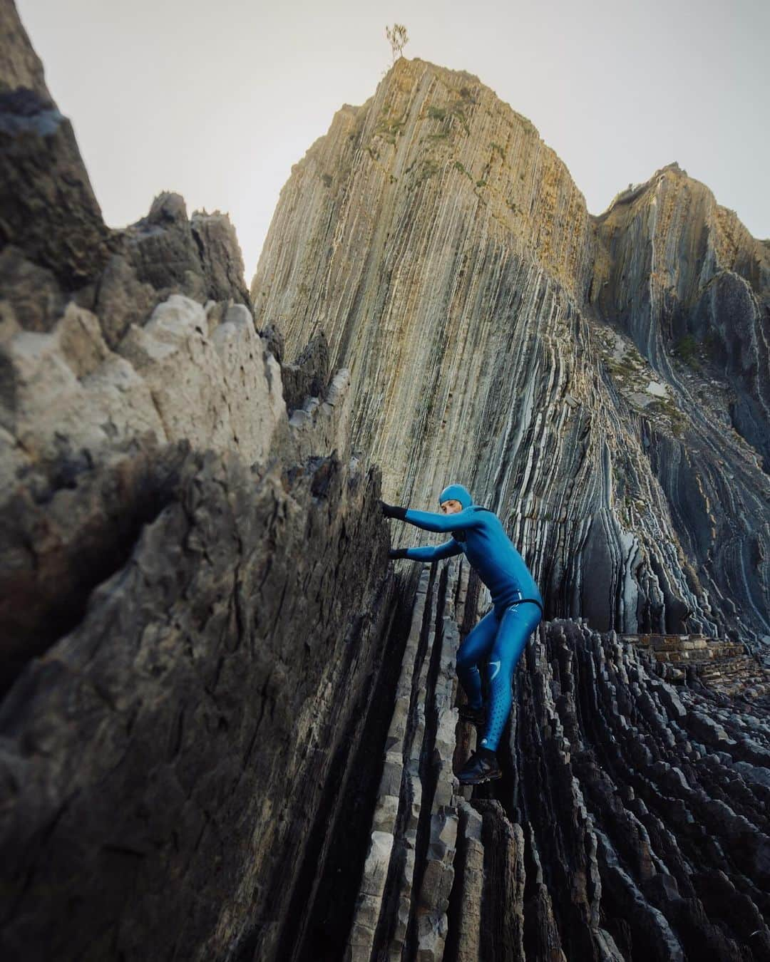 Alex Strohlのインスタグラム：「July on the Basque Coast shooting a little something for Prada. Making miss that warm summer breeze and those 10pm sunsets…」