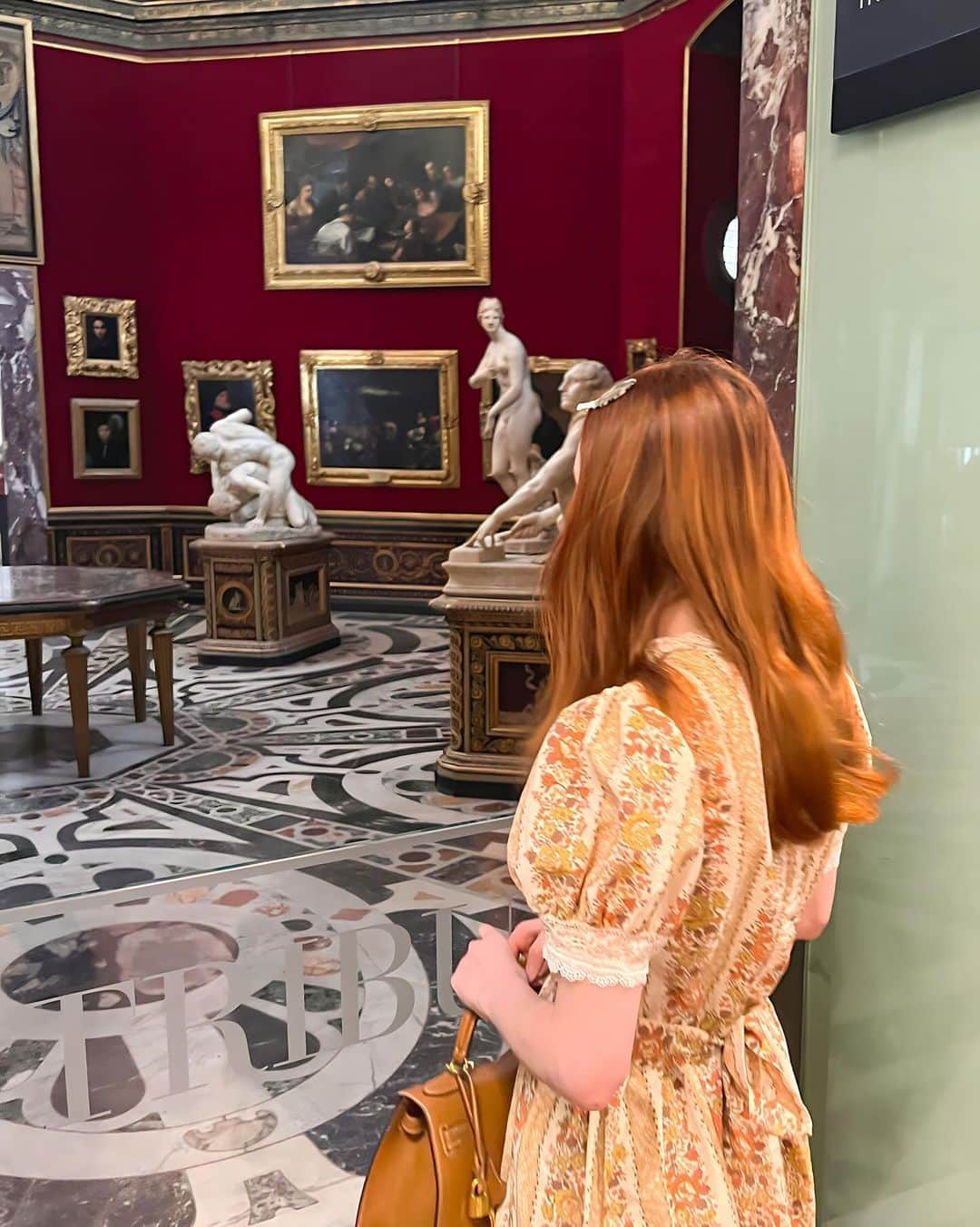 ベッキー・クルーエルさんのインスタグラム写真 - (ベッキー・クルーエルInstagram)「a quick trip to Florence to see the location of a very famous piece 🔎  I love Zoffany’s Tribuna of the Uffizi… this painting was considered gratuitous and grotesque in its excess, but for me I love the inception and the maximalism. It’s such an iconic and memorable piece, but did you know it’s based on a real collection and a real place?  The octagonal room in the Uffizi Gallery in Florence is the very same location which is captured in this piece! And can you recognise any of those tiny painstakingly painted paintings too?  It was ambitious to not only paint at your own level of skill, but also to emulate the skilled paintings of others, it makes my mind spin 😵‍💫  @uffizigalleries @royalcollectiontrust」11月21日 5時27分 - beckiicruel