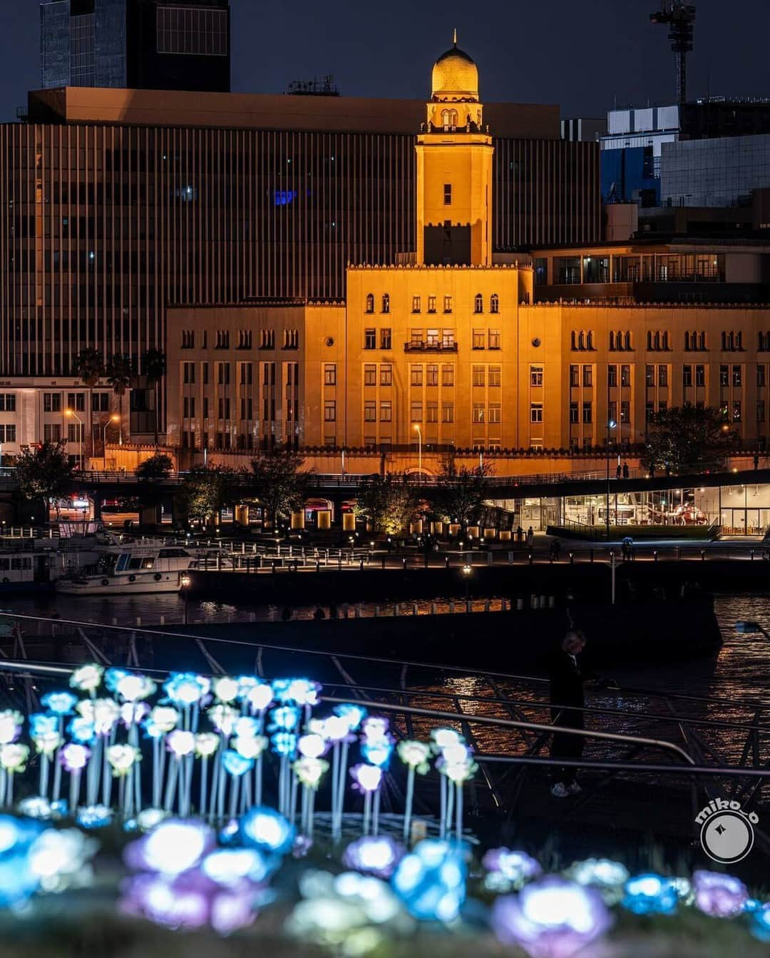 東京カメラ部 横浜分室のインスタグラム：「Photo by @i_am_miko_o 「大さん橋より」 https://www.instagram.com/p/CzZwPhQPJhy/ . いいね！＆コメント大歓迎！ ※投稿に関するご注意・ポリシーは東京カメラ部に準じます。詳しくは下記をご覧ください。 https://fb.minpos.com/fb/willvii/camera_jpn/static/guideline . #みなとみらい線フォト散歩 #みなとみらい線フォトさんぽ #みなとみらい線 #横浜 #新高島 #みなとみらい #馬車道 #日本大通り #元町中華街 #yokohama #東京カメラ部 #Japan #photo #写真 #日本 Follow: @TCC.Yokohama . ※各種法令、マナー、関係者の指示に従った撮影をお願いします。 *Please ensure that your photography adheres to all relevant laws, etiquette, and instructions issued by authorized persons.」