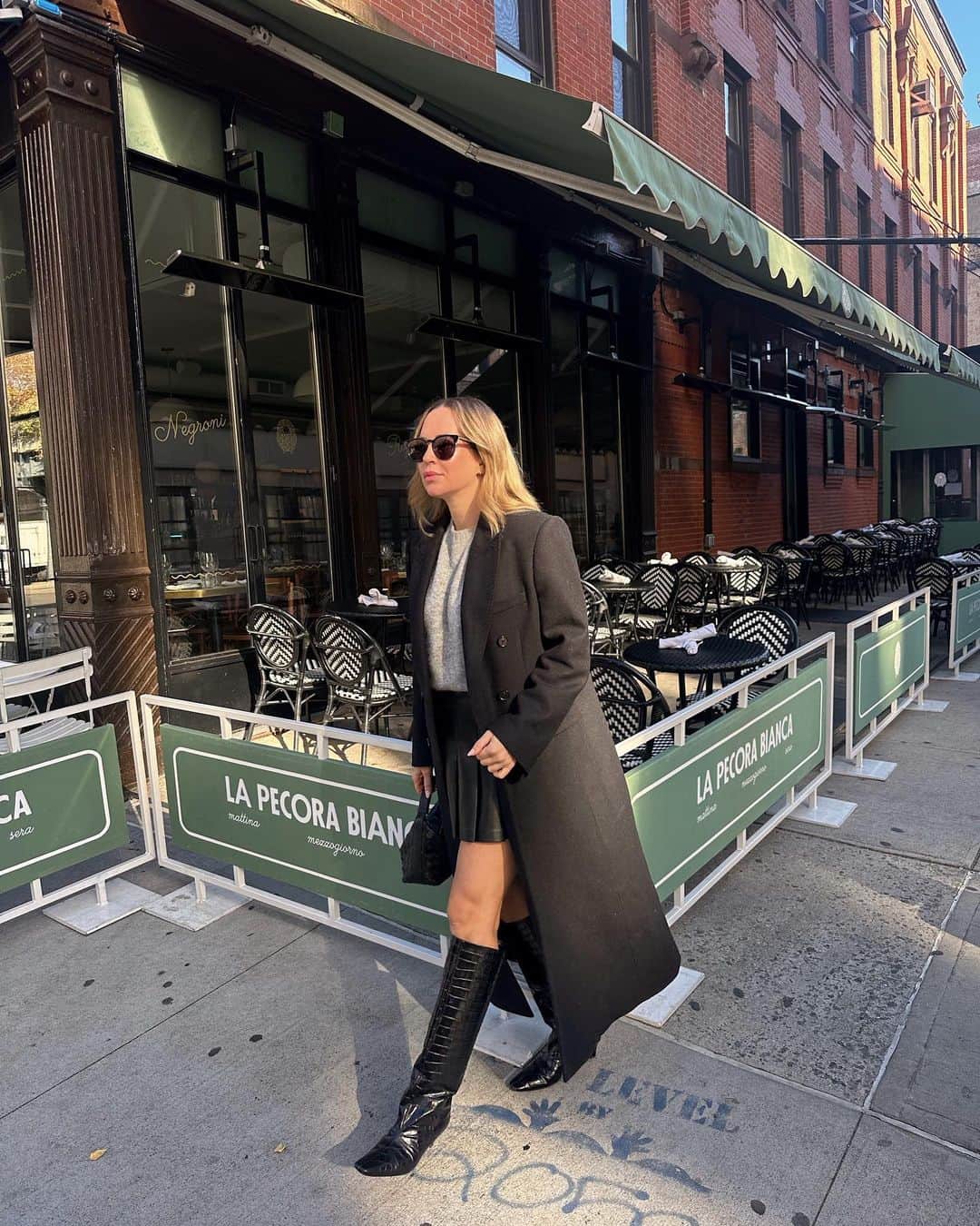 Helena Glazer Hodneのインスタグラム：「Recent outfits, recent details. Tried to include what I was able to on my LTK💕 #toteme #bottegawallace #chanelflats」