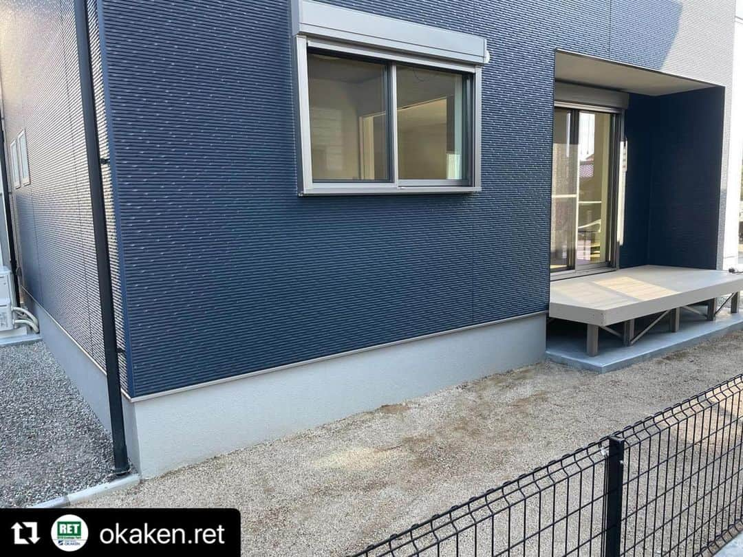 赤星拓さんのインスタグラム写真 - (赤星拓Instagram)「施工事例🌱♻️🏠 株式会社駅前工務店×岡﨑建工株式会社×株式会社SSB  時間の経過とともに、家族のライフスタイルは変化します。 家族と一緒に過ごす限られた時間、何気ない日常、そのかけがえのない時間が笑顔で満ち溢れた幸せな空間となる提案をさせていただきたいと思っております。  今後も駅前工務店、岡﨑建工のご協力のもと、健康や環境に配慮された、家族の笑顔が溢れる「家づくり」・「まちづくり」の展開に努めてまいります。  【物件情報】 https://www.ekimaekoumuten.co.jp/estate/519.html  【インタビュー】 https://ssbiz.jp/2023/10/05/ret_interview  #駅前不動産　 #駅前工務店 #ハウスガード #緑の柱 #新築建売 #新築分譲住宅 #新築分譲戸建 #ちょうどいい家 #家づくり @ekimae_smile  @ekimae_koumuten #岡﨑建工 #造園業 #ビルメンテナンス #指定管理者 #お庭のプロ #人工芝 #RET®︎ #まちづくり @okaken.ret @okaken1983  #SSB #スポーツ環境整備 #スポーツマーケティング #スポーツビジネス @ssbiz_official @akahoshi.taku_1 #Repost @okaken.ret with @use.repost ・・・ 『駅前工務店』様とご縁をいただき戸建住宅のお庭へRITA Ecology Turfを施工させていただきました！ ゴム素材を一切使わないから安心してご使用いただける人工芝。そこから生まれるご家族の時間を楽しんでいただけると嬉しいです。 ⁡ 🌱私たちの想い🌱　 お客様にとって何が最良な選択かを考えて。 SDGs未来都市である北九州から 安心・安全・快適な環境づくりを目指します。 ⁡ 当社が路盤工事から人工芝設置まで一貫して行うことで、仕上がりの良さはもちろん、コストカットも実現します。 当社は『株式会社SSB』様と共に、お客様の毎日に遊びの環境づくりの提案をいたしております。 お気軽にお問い合わせください。 販売協力:株式会社SSB  https://www.okaken-ret.com/ ⁡ #サステナブルな人工芝 #エコロジーターフ #幼稚園 #園庭づくり #人工芝 #サッカー #RET® #岡﨑建工 #SSB #お庭作り @ssbiz_official」11月21日 5時51分 - akahoshi.taku_1