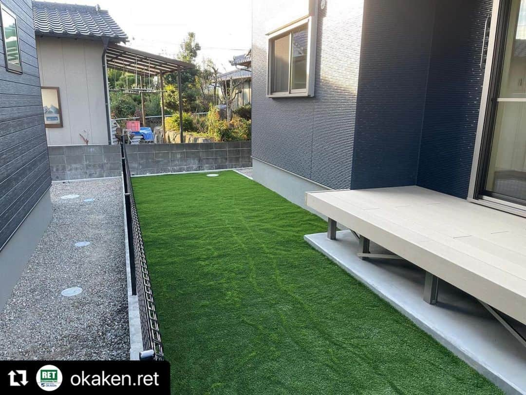 赤星拓さんのインスタグラム写真 - (赤星拓Instagram)「施工事例🌱♻️🏠 株式会社駅前工務店×岡﨑建工株式会社×株式会社SSB  時間の経過とともに、家族のライフスタイルは変化します。 家族と一緒に過ごす限られた時間、何気ない日常、そのかけがえのない時間が笑顔で満ち溢れた幸せな空間となる提案をさせていただきたいと思っております。  今後も駅前工務店、岡﨑建工のご協力のもと、健康や環境に配慮された、家族の笑顔が溢れる「家づくり」・「まちづくり」の展開に努めてまいります。  【物件情報】 https://www.ekimaekoumuten.co.jp/estate/519.html  【インタビュー】 https://ssbiz.jp/2023/10/05/ret_interview  #駅前不動産　 #駅前工務店 #ハウスガード #緑の柱 #新築建売 #新築分譲住宅 #新築分譲戸建 #ちょうどいい家 #家づくり @ekimae_smile  @ekimae_koumuten #岡﨑建工 #造園業 #ビルメンテナンス #指定管理者 #お庭のプロ #人工芝 #RET®︎ #まちづくり @okaken.ret @okaken1983  #SSB #スポーツ環境整備 #スポーツマーケティング #スポーツビジネス @ssbiz_official @akahoshi.taku_1 #Repost @okaken.ret with @use.repost ・・・ 『駅前工務店』様とご縁をいただき戸建住宅のお庭へRITA Ecology Turfを施工させていただきました！ ゴム素材を一切使わないから安心してご使用いただける人工芝。そこから生まれるご家族の時間を楽しんでいただけると嬉しいです。 ⁡ 🌱私たちの想い🌱　 お客様にとって何が最良な選択かを考えて。 SDGs未来都市である北九州から 安心・安全・快適な環境づくりを目指します。 ⁡ 当社が路盤工事から人工芝設置まで一貫して行うことで、仕上がりの良さはもちろん、コストカットも実現します。 当社は『株式会社SSB』様と共に、お客様の毎日に遊びの環境づくりの提案をいたしております。 お気軽にお問い合わせください。 販売協力:株式会社SSB  https://www.okaken-ret.com/ ⁡ #サステナブルな人工芝 #エコロジーターフ #幼稚園 #園庭づくり #人工芝 #サッカー #RET® #岡﨑建工 #SSB #お庭作り @ssbiz_official」11月21日 5時51分 - akahoshi.taku_1