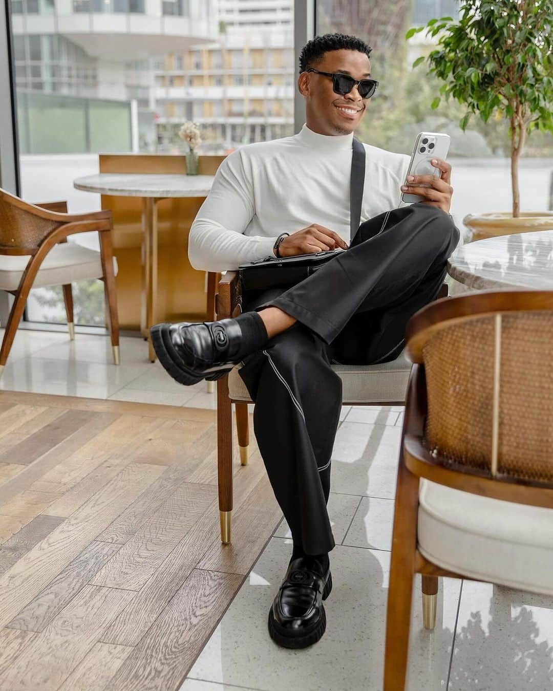 ALDO shoesのインスタグラム：「Dress the part. #ALDOCrew @anelepapu serving an elevated workwear fit featuring Norris loafers paired with Cassius crossbody bag. #AldoShoesSA」