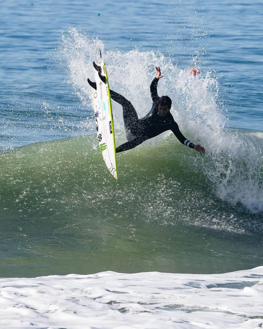 フィリッペ・トレドさんのインスタグラム写真 - (フィリッペ・トレドInstagram)「Nothing better than surfing at home 🤙🏼   Nada melhor do que surfar em casa 🤙🏼   📸: @iamsamkimm」11月21日 6時32分 - filipetoledo