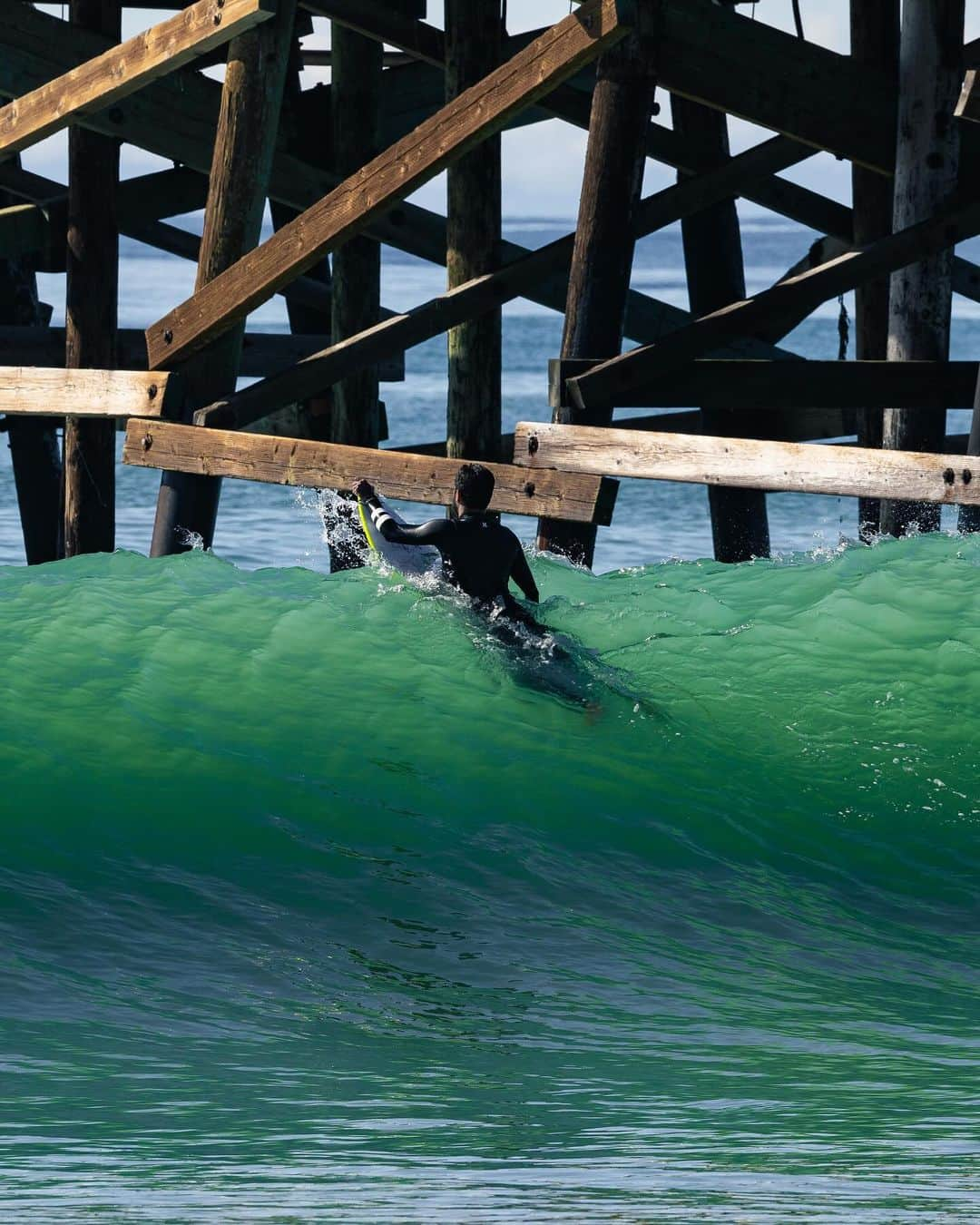 フィリッペ・トレドさんのインスタグラム写真 - (フィリッペ・トレドInstagram)「Nothing better than surfing at home 🤙🏼   Nada melhor do que surfar em casa 🤙🏼   📸: @iamsamkimm」11月21日 6時32分 - filipetoledo