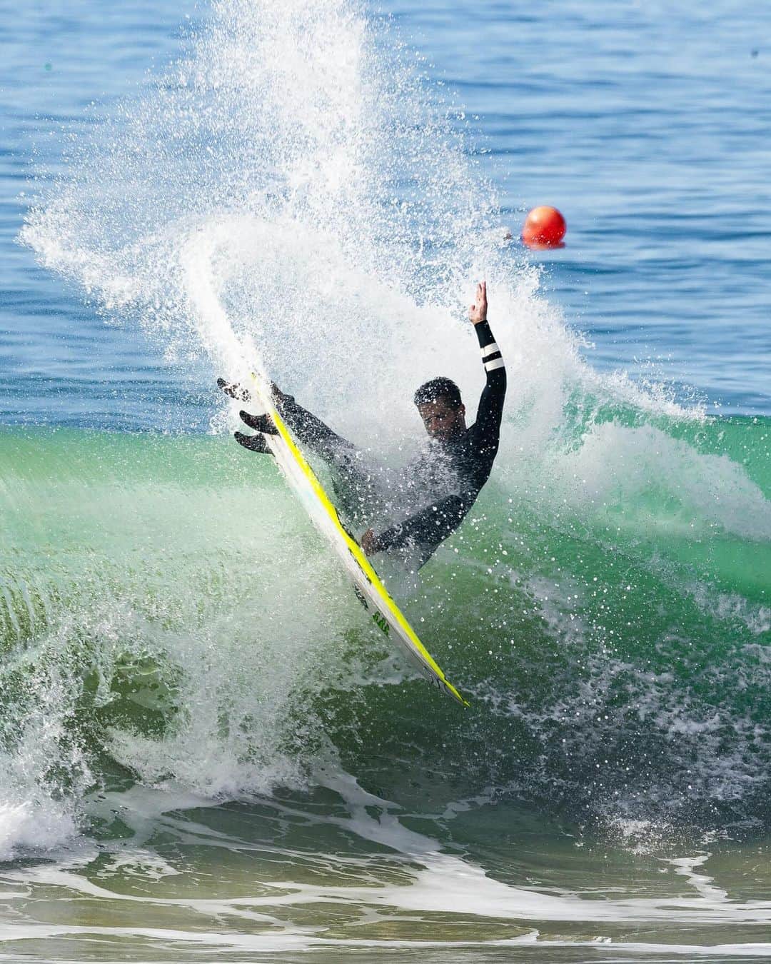 フィリッペ・トレドさんのインスタグラム写真 - (フィリッペ・トレドInstagram)「Nothing better than surfing at home 🤙🏼   Nada melhor do que surfar em casa 🤙🏼   📸: @iamsamkimm」11月21日 6時32分 - filipetoledo