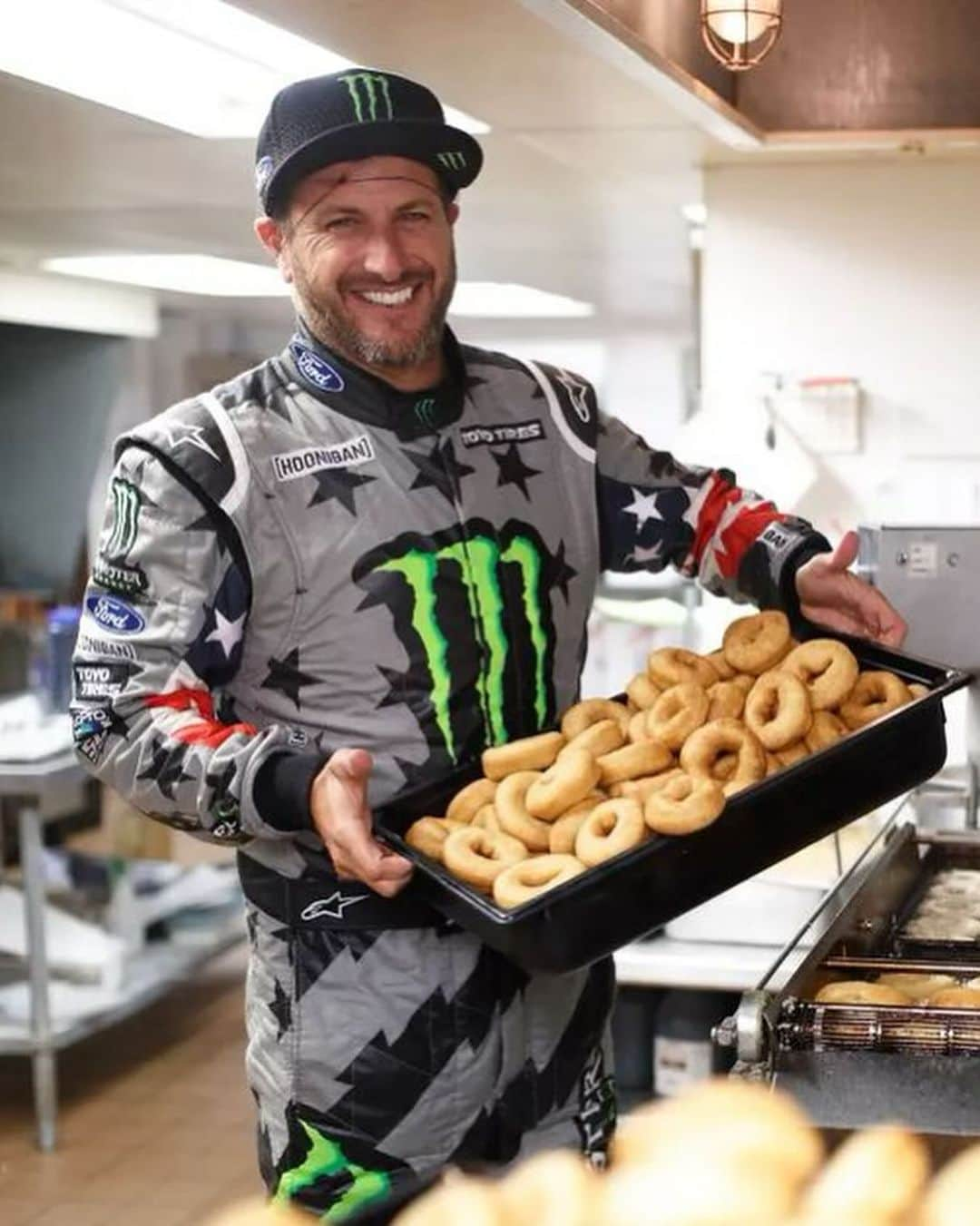 ケン・ブロックさんのインスタグラム写真 - (ケン・ブロックInstagram)「BIRTHDAY FUN for @kblock43 !  Tomorrow is Ken’s 56th birthday, and there’s nothing he loved more than a good donut! So, in honor of KB AKA: HHIC, we want to see your donuts tomorrow! Using #KBBirthdayDonuts (and tagging @43institute ), Get out there and show us your best donut and we’ll be picking our favorites and sharing them with the world.   Remember, as the book of Gymkhana states: “KEEP IT OFF THE STREETS. DON’T RUIN IT FOR THE REST OF US. HOON RESPONSIBLY” Let’s keep this safe everybody!  #KBBirthdayDonuts #KenBlock #HBKB #DonutsForKen #43Donuts #FavoriteDonutFlavor #BlockHouseRacing #43Institute #KB43VER」11月21日 6時30分 - kblock43