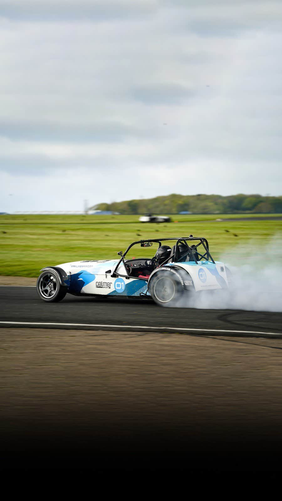 マックス・チルトンのインスタグラム：「Lock “stop” and two smoking tyres!! 90 laps of drifting a Caterham around @palmersport for all of the @mcmurtryautomotive employee’s is pretty much my perfect day out. #teambonding #drfiting」