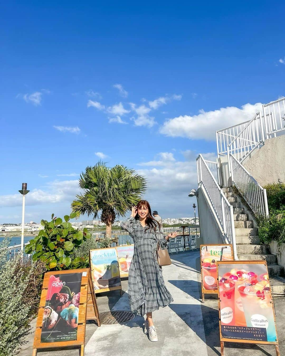 高沢奈苗さんのインスタグラム写真 - (高沢奈苗Instagram)「.  沖縄〜🏝️  友達との最後の旅行として😌  快晴で滞在期間中ほぼ23°くらいで心地良い😊  念願のウミカジテラス🌊✨ 楽しすぎで夜もまた行った🤣  沖縄最高だ🫶❤️  .  .  #沖縄旅行 #ウミカジテラス #きじむなぁ #タコライス #女子旅 #沖縄グルメ #海 #旅の思い出」11月21日 6時49分 - nanaetakasawa