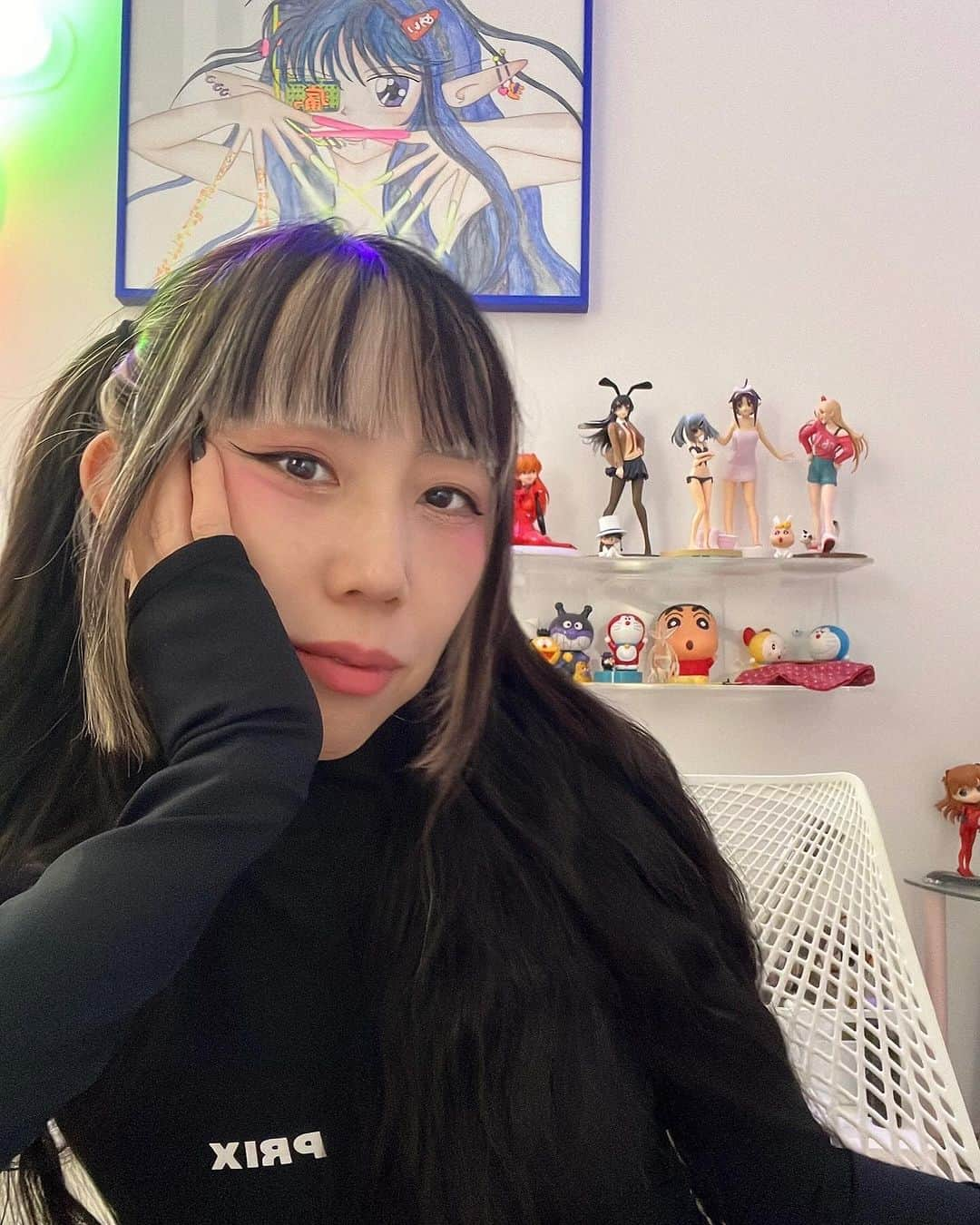 Mei Kawajiriさんのインスタグラム写真 - (Mei KawajiriInstagram)「Obsessed Body suits dress and French Toe nails 🤍🎶🤍」11月21日 6時42分 - nailsbymei