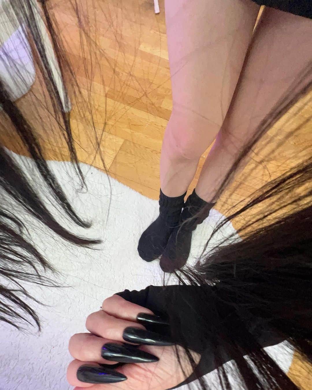 Mei Kawajiriさんのインスタグラム写真 - (Mei KawajiriInstagram)「Obsessed Body suits dress and French Toe nails 🤍🎶🤍」11月21日 6時42分 - nailsbymei