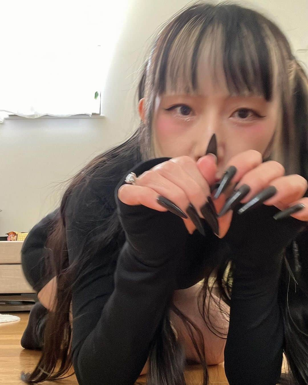 Mei Kawajiriさんのインスタグラム写真 - (Mei KawajiriInstagram)「Obsessed Body suits dress and French Toe nails 🤍🎶🤍」11月21日 6時42分 - nailsbymei