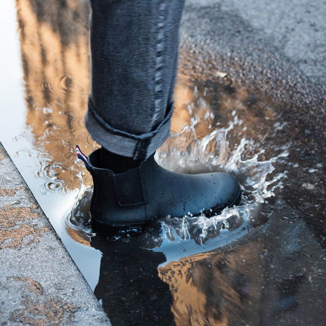 シービーズのインスタグラム：「In the mood for a rainy day. 🌧️ Shop Bolinas Boots and more for 40% OFF, using code CYBER40 at checkout. Link in bio to shop now.  #rainboots #rubberboots #rainydayoutfit」