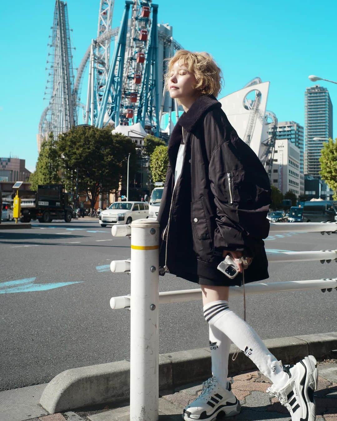 益若つばさのインスタグラム：「おはよう。もっかい寝たいな。作ったお洋服達に囲まれた幸せな日☁️🖤  tops… 骨T byTsubasa🦴 skirt… @sacaiofficial  MA-1 … @candystripper_official byTsubasa  sox … @gucci ✖︎ @adidasoriginals  sneaker… @balenciaga ✖︎ @adidasoriginals  sunglasses… @celine   Candy stripperコラボまだセットアップやワンピとかはあるかも？なのでチェックしてね！　@candystripper_official  おそろしよう🫶🏻🖤  最近体調が悪かったのですが、沢山寝たら復活！ 自分のSOSをつい無視しがちだけど気付いてこうね。  素敵な１日を🤍🤍🫶🏻  #ootd#fashion #gucci#adidas #balenciaga #celine #candystripper」