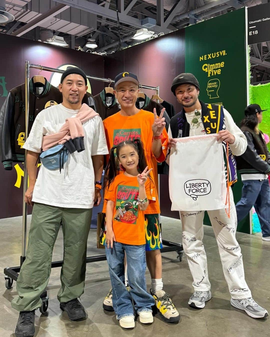 照屋 健太郎さんのインスタグラム写真 - (照屋 健太郎Instagram)「Thank you for all your love and support. It was so much fun @complexcon 🌴🇺🇸😆✌️  Big thanks @carrotsbyanwarcarrots 🤝❤️‍🔥 @tabio.usa , @tabio_men 🧦  @zgla , @zgla.jp 📱  #世界から注目される沖縄へ　 #LIBERTYFORCE #CHASEYOURBRIGHTFUTURE  #COMPLEXCON #COMPLEXCON2023」11月21日 7時06分 - libertyforce_teruya