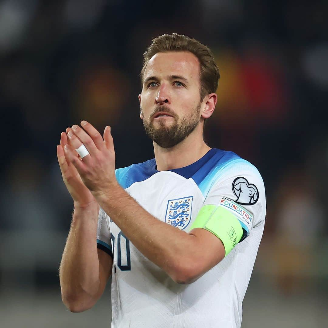 ハリー・ケインのインスタグラム：「Not the win we wanted but an unbeaten qualifying campaign and top of the group. Bring on the Euros in the summer! Thanks for all the support 🦁🦁🦁🏴󠁧󠁢󠁥󠁮󠁧󠁿」