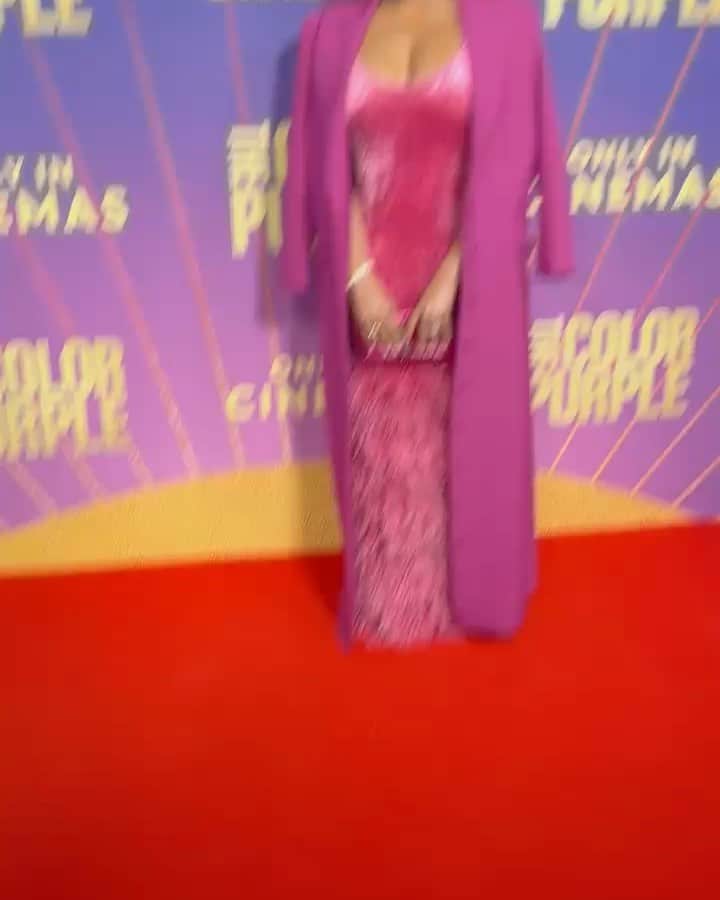 のインスタグラム：「Dear God, thank you!!! @thecolorpurple press tour #london #makeup saishabeecham #Hair @tymwallacehair #styling @waymanandmicah  Wearing @lapointe 💜💜💜💋💋💋」