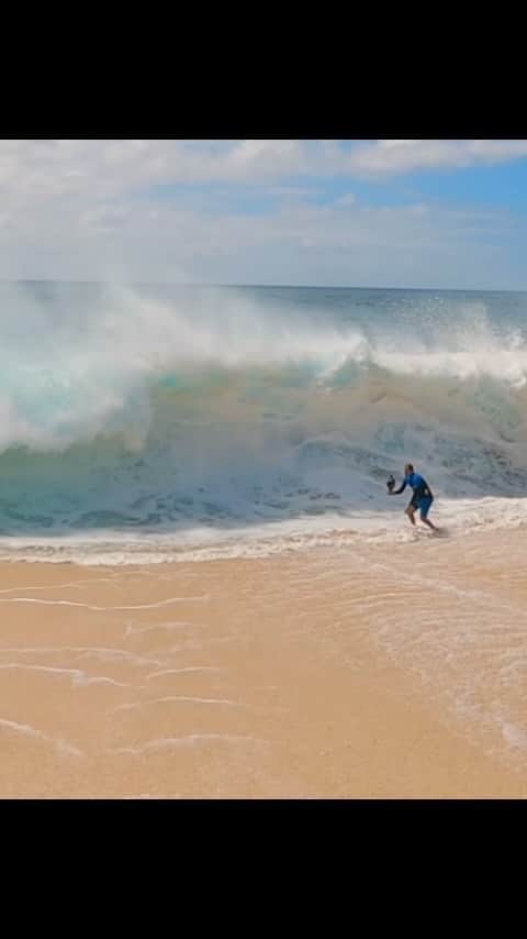 クラーク・リトルのインスタグラム：「I am ready ! More large swells on the way! #letsgo ❗️#shorebreak #clarklittle 🆑 video @lau_z_foto」
