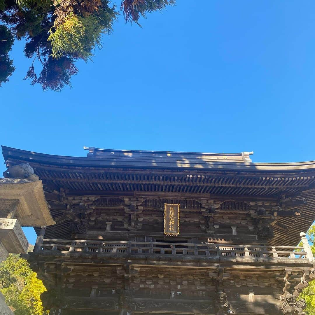 aiaiのインスタグラム：「日帰りで筑波山へ。  筑波山神社⛩  山中にたたずむ趣のある神社。 おみくじを引いたら中吉だった。  帰りち立ち寄ったお蕎麦屋さん。  自然薯そば茅  美味しかった✨  #筑波山 #筑波山神社 #筑波 #茨城 #茨城観光 #茨城グルメ  #神社 #神社巡り #神社仏閣 #神社仏閣巡り #神社好きな人と繋がりたい」