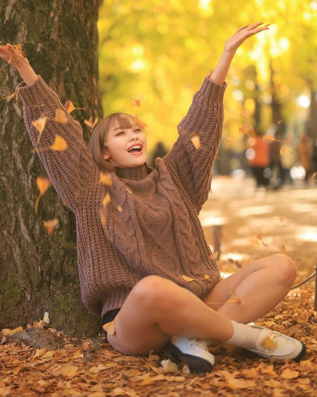 舘林佳史さんのインスタグラム写真 - (舘林佳史Instagram)「紅葉🍁スタファンモデル撮影会 in昭和記念公園 19日に行われたスタファンモデル撮影会📸 @stafan_club   遠くからお越し頂いたカメラマンの皆さん！ 撮影のレクチャー付きの撮影会で 皆さんの写真もとってもドラマティックな写真が撮れてました❣️  終始和やかな雰囲気を作ってくれた美南ちゃん杏里ちゃん！ @minamizukawa  @anri_rity   おかげさまで最高に楽しい撮影会になりました💓  #スタファン #スタファン撮影会 #ドラマティックフォト #紅葉 #昭和記念公園 #銀杏並木  #撮影会 #ドレス撮影 #写真講習 #カメラマン募集 #モデル募集」11月21日 8時08分 - tatephotox