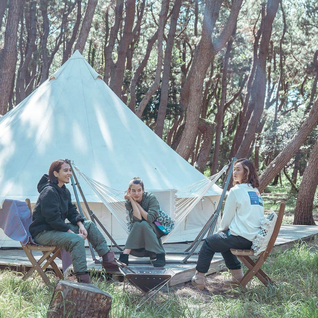 ROXY JAPANのインスタグラム：「アウトドアシーンにぴったりなアイテムもROXYで🍂 #outdoor #camp」